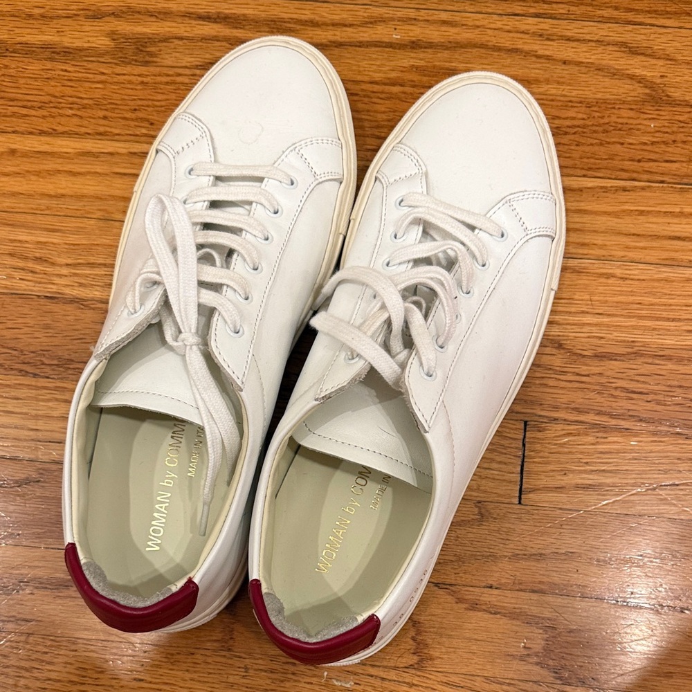 Common Projects White Sneakers with Burgundy Accents